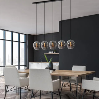 Luxe hanglamp boven eettafel met 5 smoke appen bollen