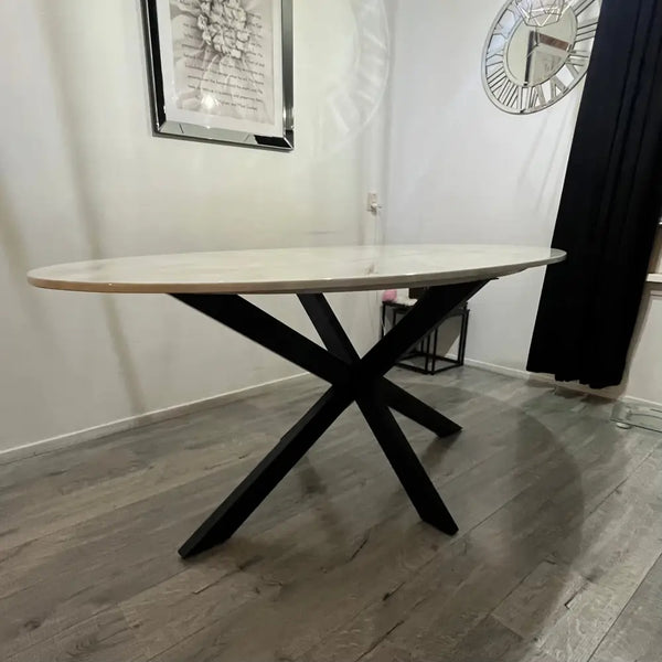 Ovalen eettafel marmerlook