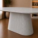 Ovale Japandi eettafel – lichtgrijs MDF