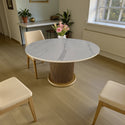 Ronde Eettafel Keramiek – Wit blad met gouden Japandi-stijl poot