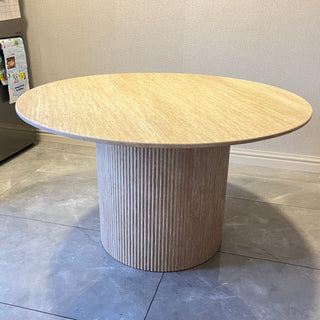 Ronde eettafel travertin – Japandi stijl – 130cm natuursteen
