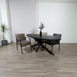 Ovale Visgraat Eettafel – Elegant Design in Zwart of Naturel