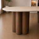 Ovale Japandi Travertijn Eettafel 180 x 90 cm – Beige met Bruine Poot