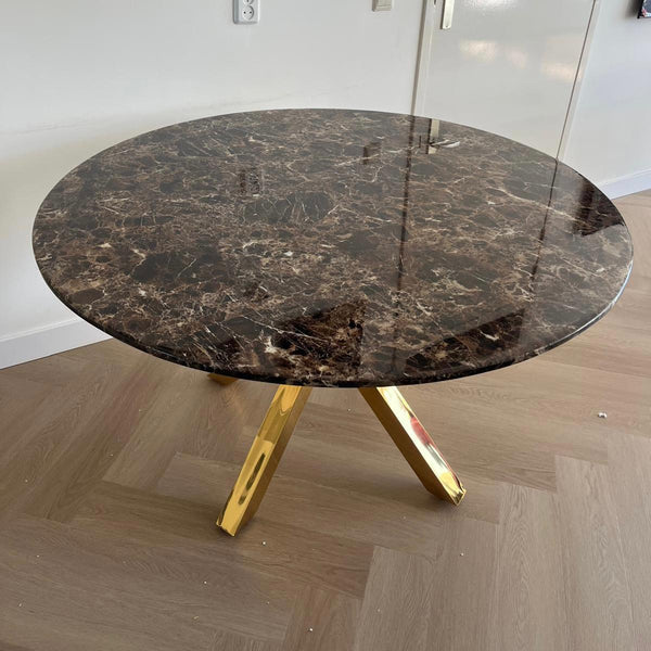 Eettafel Marmerlook Bruin – Stijlvolle Ronde Tafel met Goud Onderstel