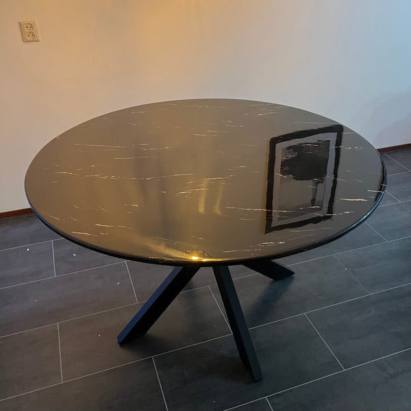 Eettafel zwart rond 130 cm