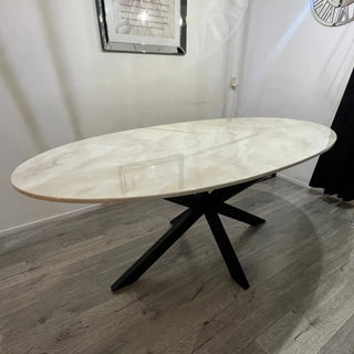 Ovalen eettafel marmerlook